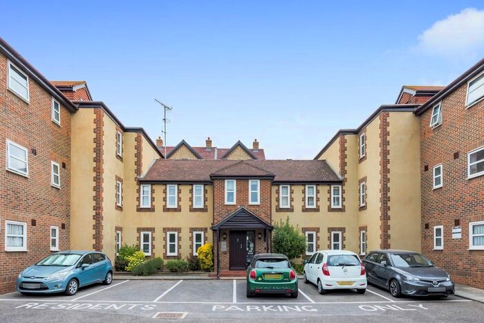 2 Bedroom Flat For Sale In Marine Drive, Rottingdean, BN2
