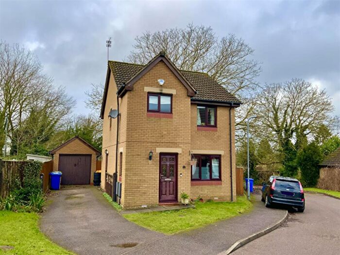 3 Bedroom Detached House For Sale In Elmfield Close, Potterspury, Towcester, NN12