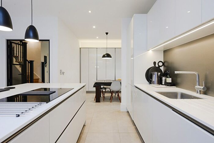 5 Bedroom Semi-detached House To Rent In Kelsall Mews, Richmond, TW9