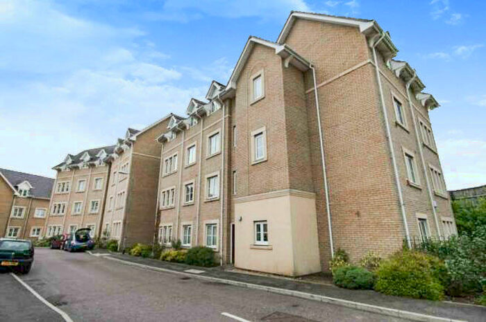 1 Bedroom Apartment To Rent In Walnut Close, Steeple View, SS15