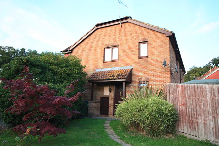 1 Bedroom Ground Maisonette To Rent In Camelot Close, Southwater, Horsham, RH13