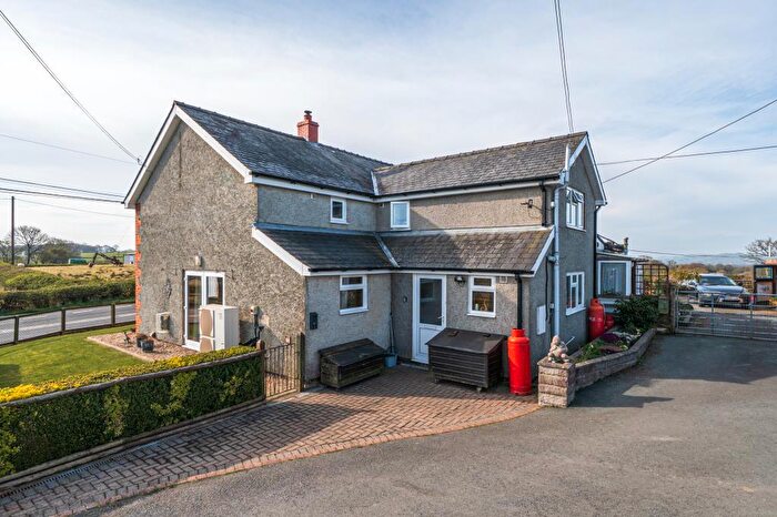 4 Bedroom Semi-Detached House For Sale In Llandrindod Wells, Llandrindod Wells, LD1