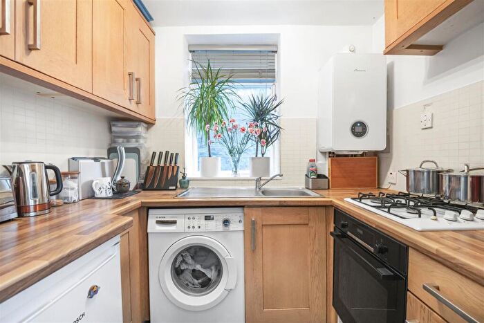 1 Bedroom Flat For Sale In Ferme Park Road, Crouch End, London, N8