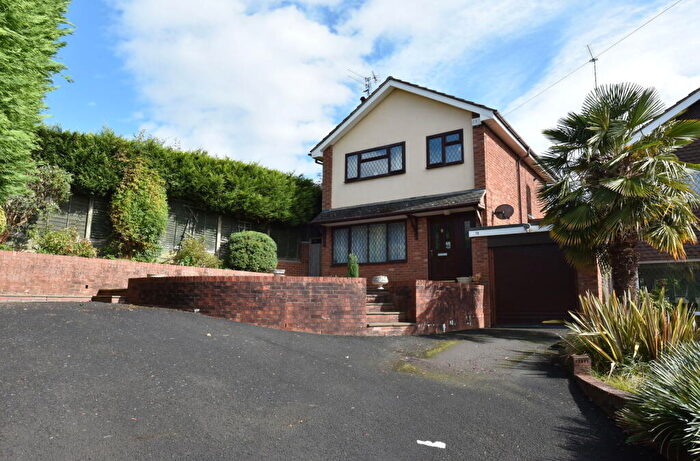 3 Bedroom Link Detached House For Sale In Kingswinford, Markham Drive, DY6