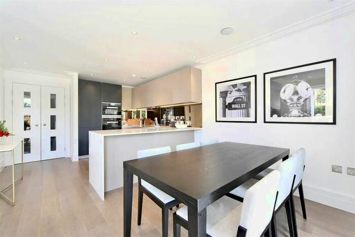 2 Bedroom Flat To Rent In Theodore Lodge, Chambers Park Hill, Wimbledon, London, SW20