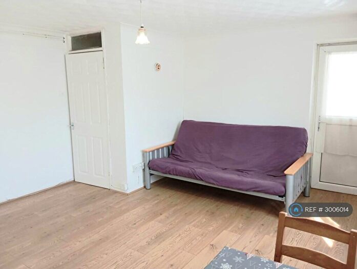 3 Bedroom Flat To Rent In Barking Road, London, E13