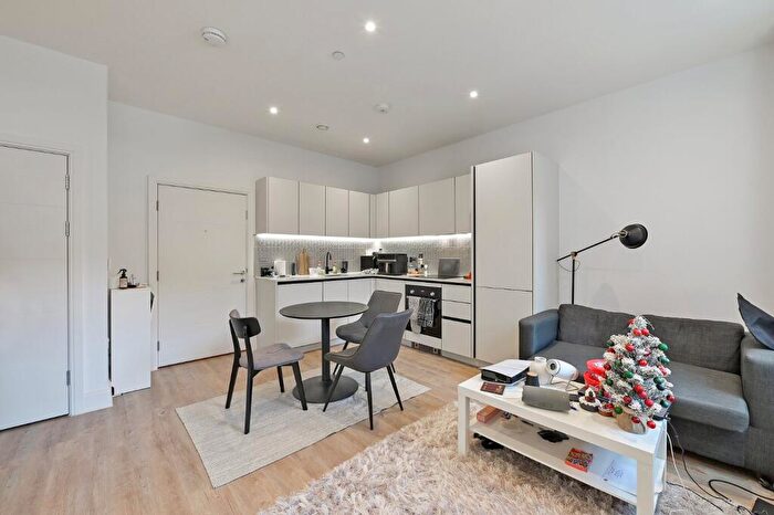 1 Bedroom Apartment To Rent In Memorial Avenue, Slough, Berkshire, SL1