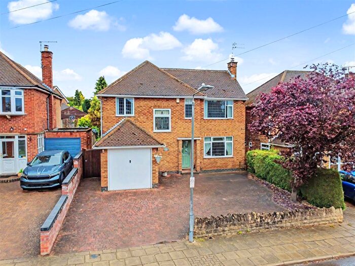 4 Bedroom Detached House For Sale In Thornton Avenue, Redhill, Nottingham, NG5
