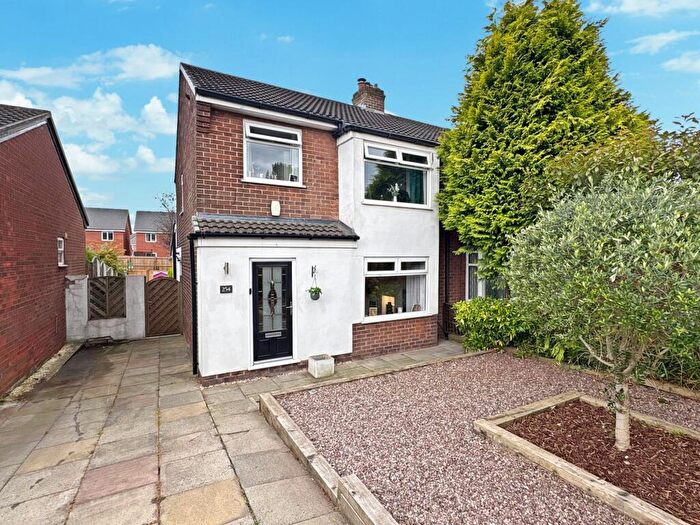 3 Bedroom Semi-Detached House For Sale In Park Road, Westhoughton, BL5