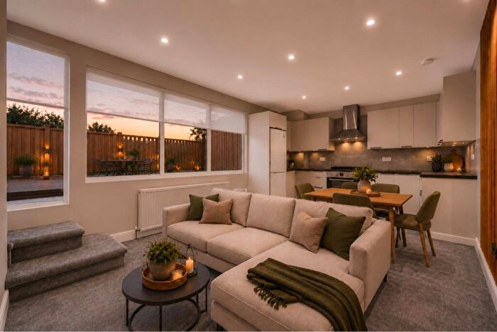 2 Bedroom Apartment For Sale In Golders Green Road, Golders Green, London, NW11
