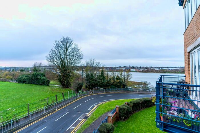 2 Bedroom Flat To Rent In Keating Close, Rochester, Kent, ME1