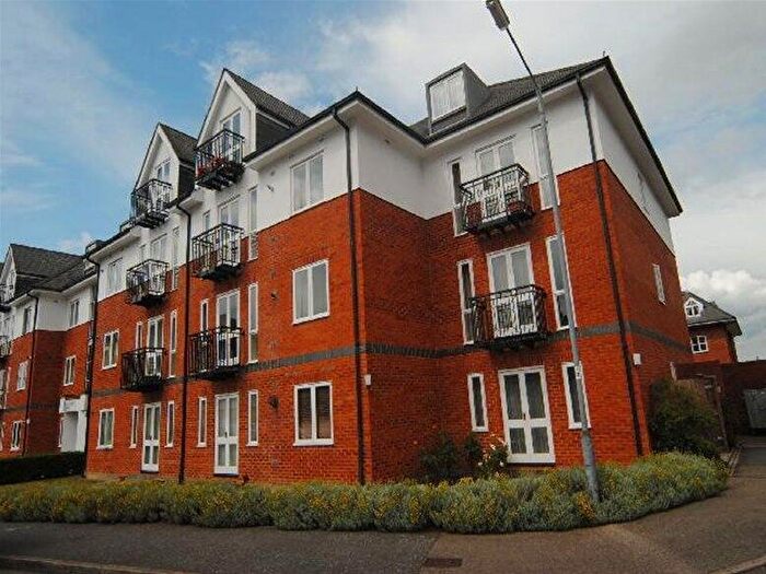2 Bedroom Flat To Rent In Park View Close, St Albans, AL1