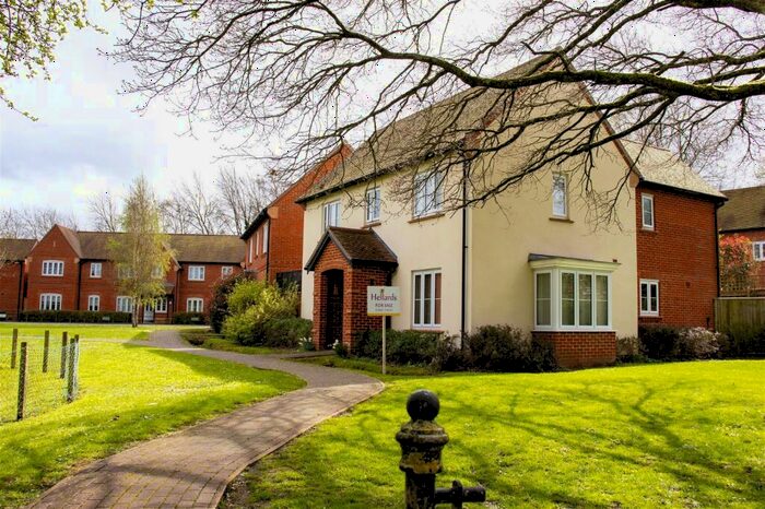 3 Bedroom Detached House For Sale In Bakeland Gardens, Alresford, SO24