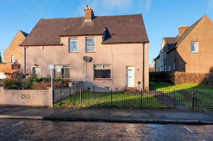 3 Bedroom Semi-Detached House For Sale In Sir George Bruce Road, Oakley, Dunfermline, KY12
