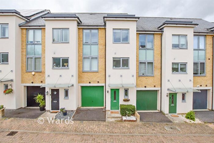 4 Bedroom Town House For Sale In Darwin Rise, Gravesend, Kent, DA11