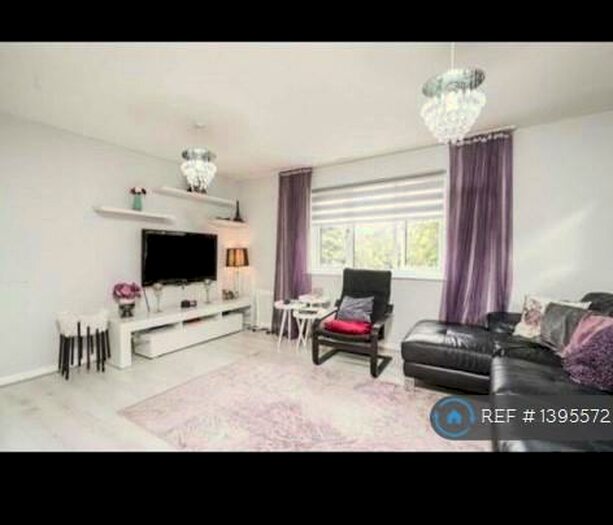 2 Bedroom Flat To Rent In Pear Tree Court, Ilford, IG2
