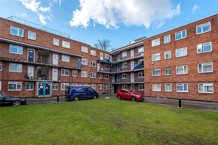 2 Bedroom Flat For Sale In High Street South, Dunstable, LU6