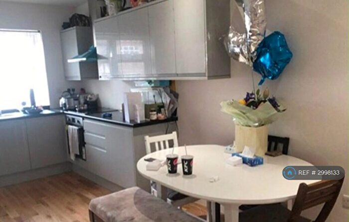 2 Bedroom Flat To Rent In Gladstone Park Gardens, London, NW2