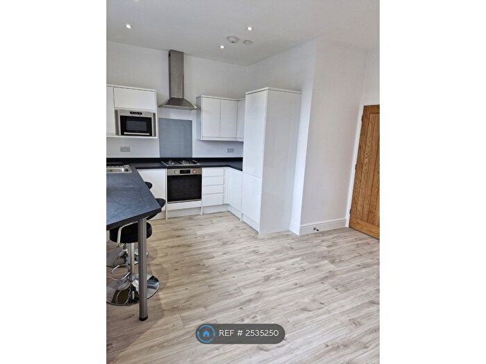 2 Bedroom Flat To Rent In The Street, Tongham, GU10