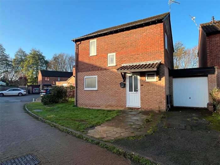 3 Bedroom Link Detached House For Sale In Howard Close, Daventry, Northamptonshire, NN11