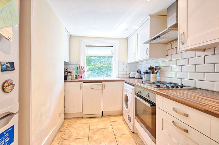 3 Bedroom Property To Rent In Battersea Bridge Road, SW11