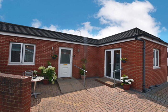 1 Bedroom Detached Bungalow For Sale In Colemans Moor Lane, Woodley, Reading, RG5