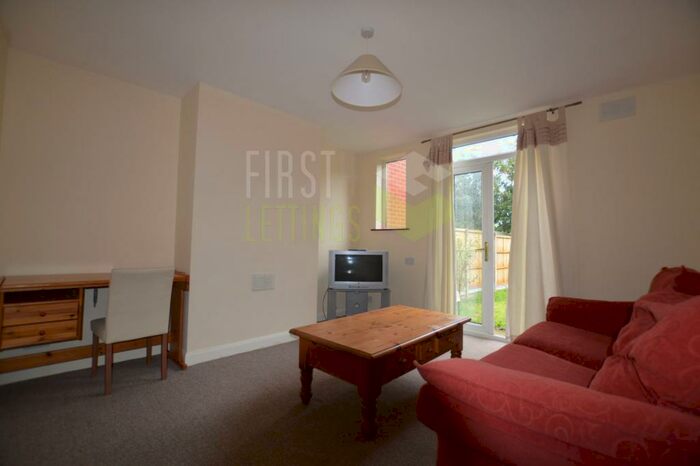 4 Bedroom Semi-Detached House To Rent In Heather Road, Leicester, LE2