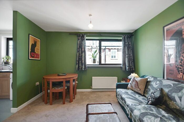 1 Bedroom Flat For Sale In Marcon Place, London, E8 - Photo 2