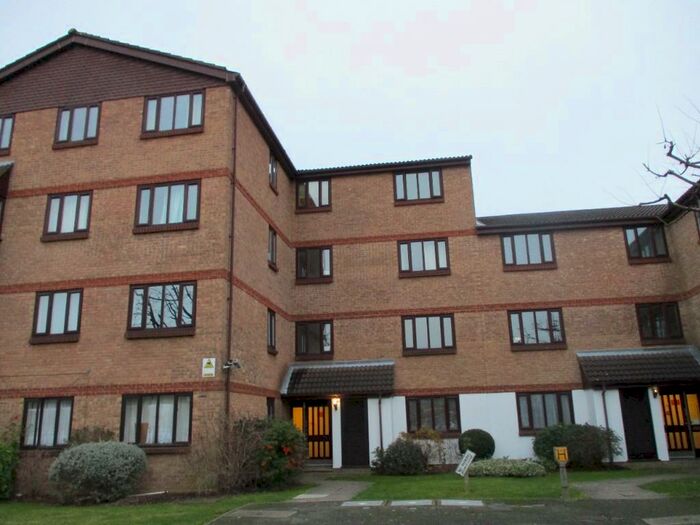 1 Bedroom Apartment To Rent In Burnham Gardens, Croydon, London, CR0