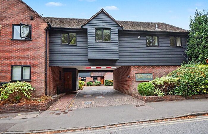 2 Bedroom Flat For Sale In The Hart, Farnham, Surrey, GU9