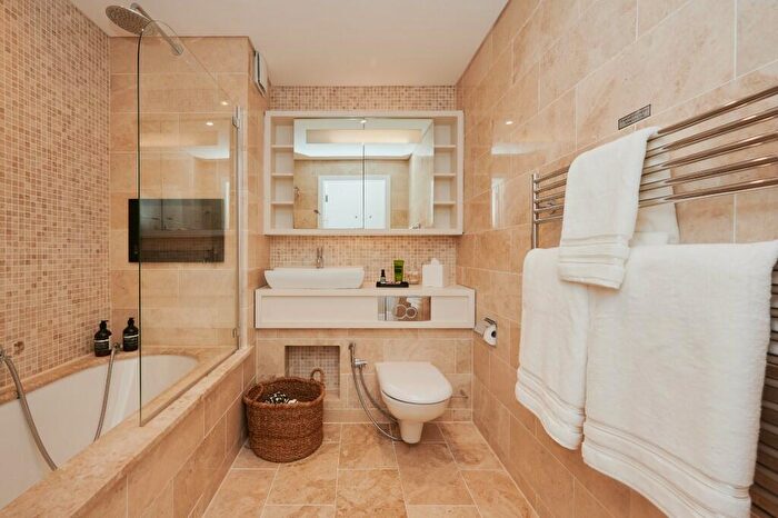 2 Bedroom Apartment To Rent In Flat, Baker, Baker Street, London, NW1