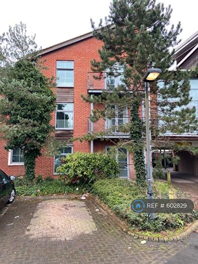 2 Bedroom Flat To Rent In Windmill Road, Slough, SL1