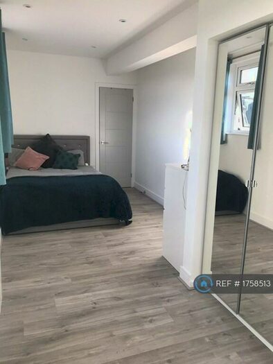 1 Bedroom Flat To Rent In Nita House, Woodford Green, IG8