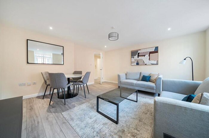 2 Bedroom Flat To Rent In Cheltenham House, Clare Street, Bristol, BS1