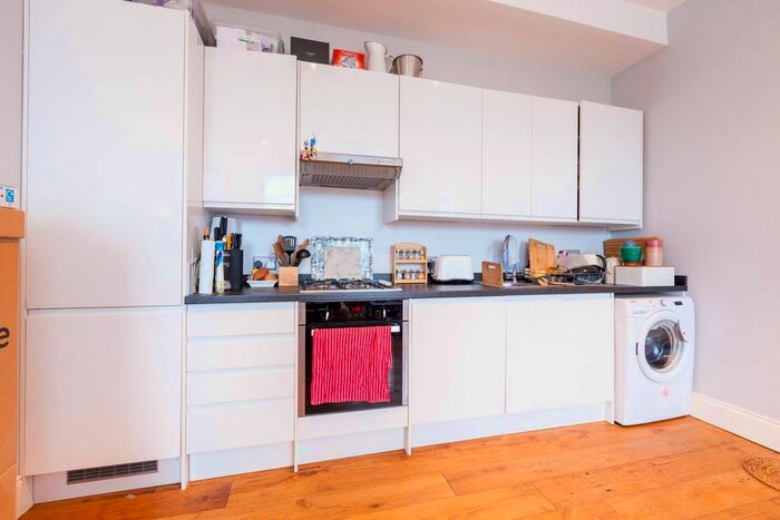 1 Bedroom Flat To Rent In Electric Avenue, Brixton, London, SW9