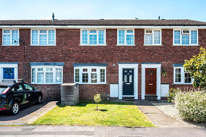 3 Bedroom Terraced House For Sale In Somertons Close, Guildford, GU2