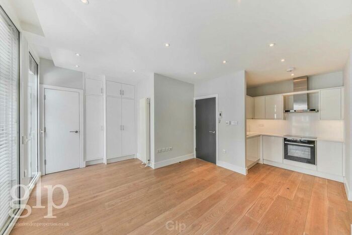 Studio To Rent In Shaftesbury Avenue, Soho, W1D