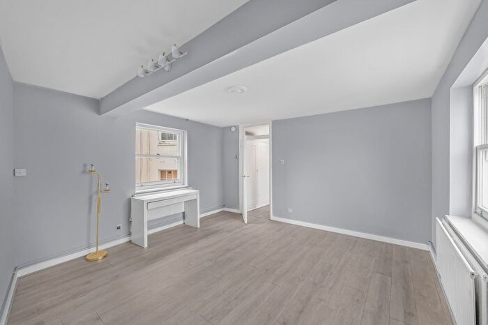 2 Bedroom Flat To Rent In Barness Court, - Westbourne Terrace, W2