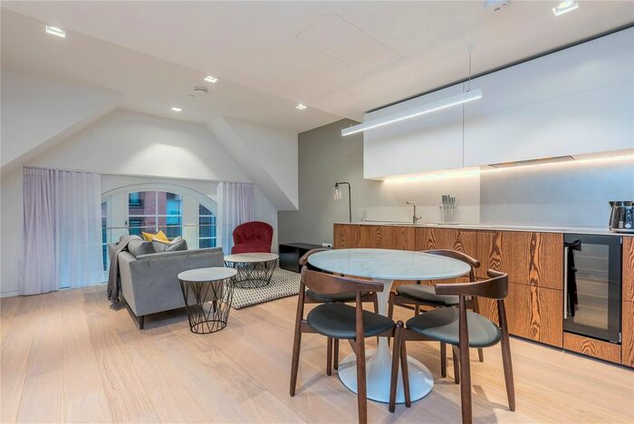 1 Bedroom Flat To Rent In Dominion House, Bartholomew Close, Barbican, Farringdon, London, EC1A