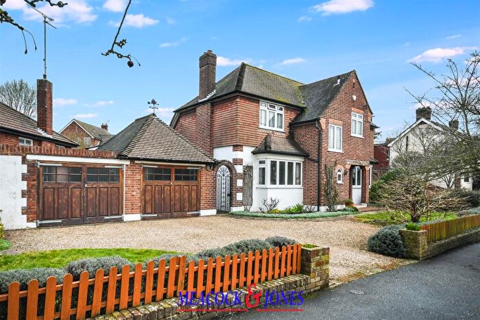 4 Bedroom Detached House For Sale In Shenfield Crescent, Brentwood, CM15