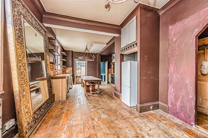 3 Bedroom End Of Terrace House For Sale In Queens Road, Portsmouth, PO2