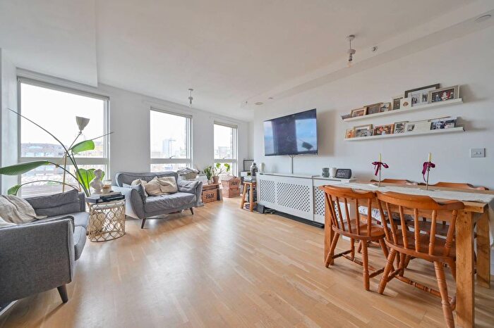 2 Bedroom Flat To Rent In Blue Anchor Lane, Bermondsey, London, SE16
