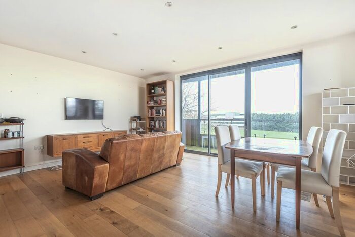 2 Bedroom Flat To Rent In Kangley Bridge Road, London, SE26