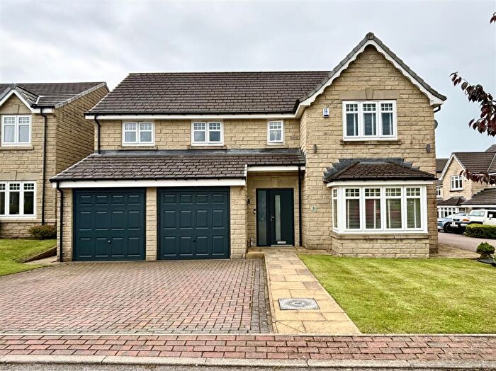 4 Bedroom Detached House For Sale In Burwood Gate, Queensbury, BD13
