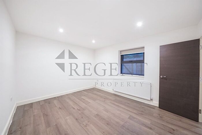 1 Bedroom Flat To Rent In The Gables, Tanyard Lane, DA5