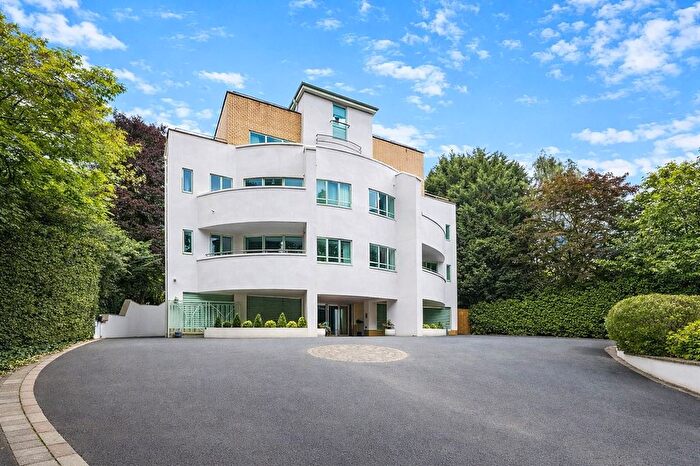 3 Bedroom Flat For Sale In Park Road, Bowdon, WA14