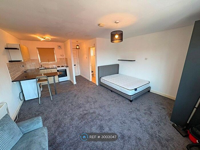 Studio To Rent In Brook Road, Manchester, M14
