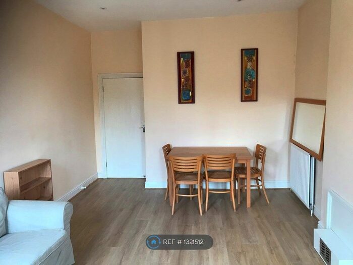 2 Bedroom Flat To Rent In Bishops Bridge Road, London W2