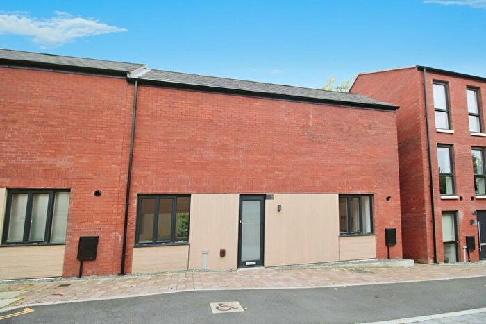 2 Bedroom End Of Terrace House To Rent In Fairway View, Stockport, Greater Manchester, SK5