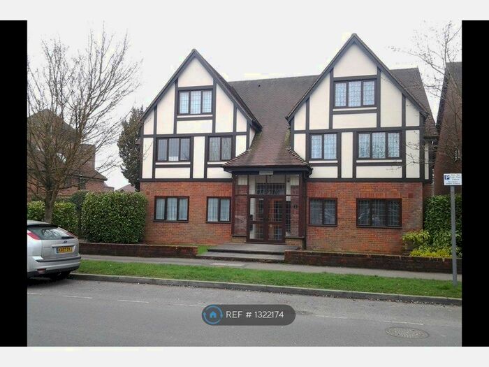 2 Bedroom Flat To Rent In Warwick Road, Beaconsfield HP9